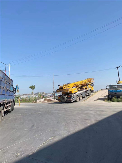 丁青县25吨吊车的租赁价格大概是多少？